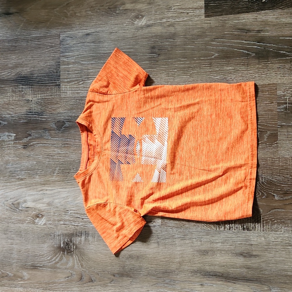Under armour shirt sleeve tee
